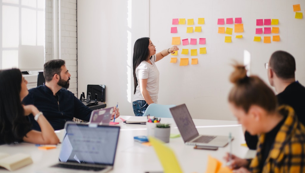 Odoo CRM: Interessenten mit automatisierten Vertriebspipelines in Kunden verwandeln